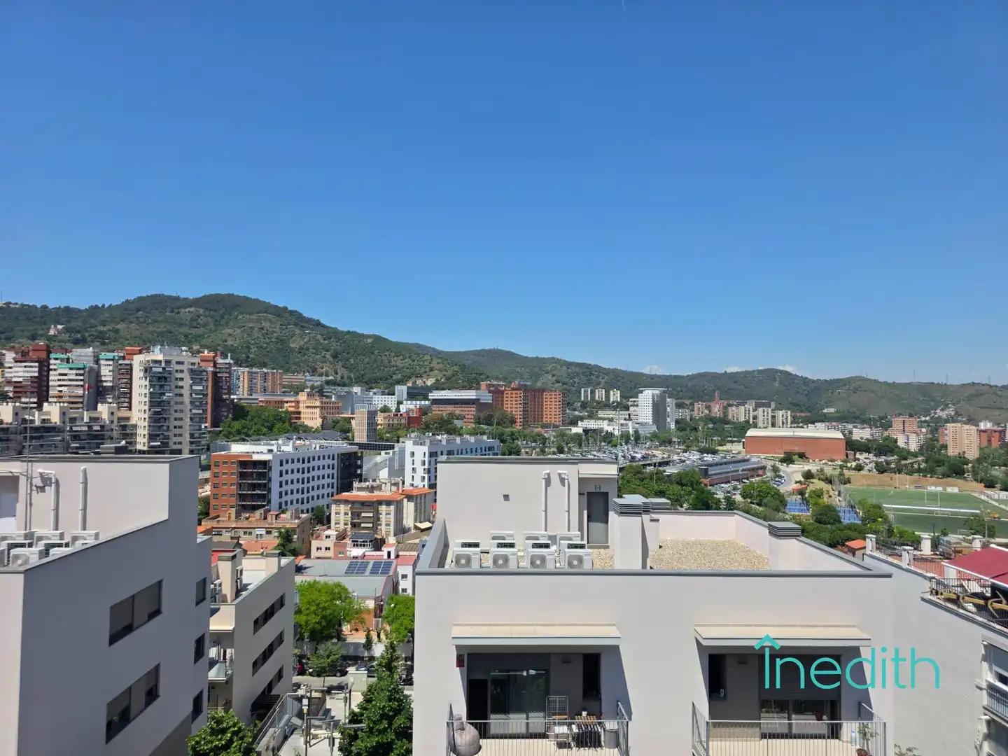 Vista exterior de Casa o xalet en venda en Barcelona amb Aire condicionat, Calefacció i Terrassa