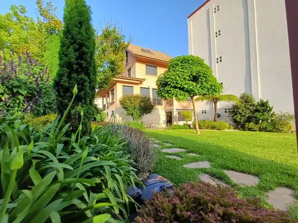 Jardí de Casa o xalet en venda en Vigo  amb Calefacció, Jardí privat i Parquet
