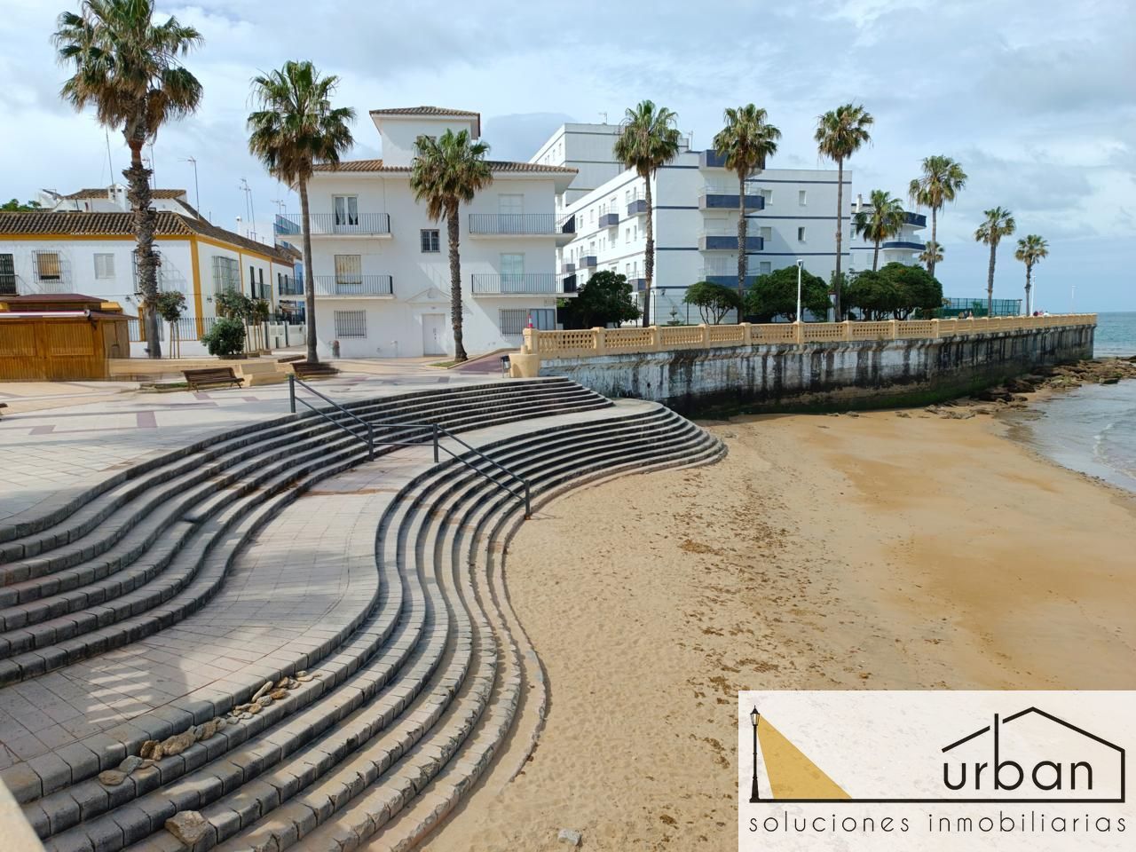 Vista exterior de Dúplex en venda en Chipiona amb Terrassa i Traster