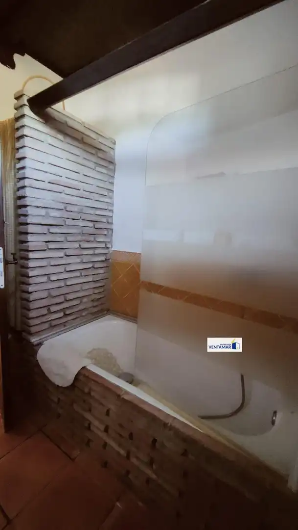 Badezimmer von Country house zum Verkauf in La Línea de la Concepción mit Privatgarten und Abstellraum