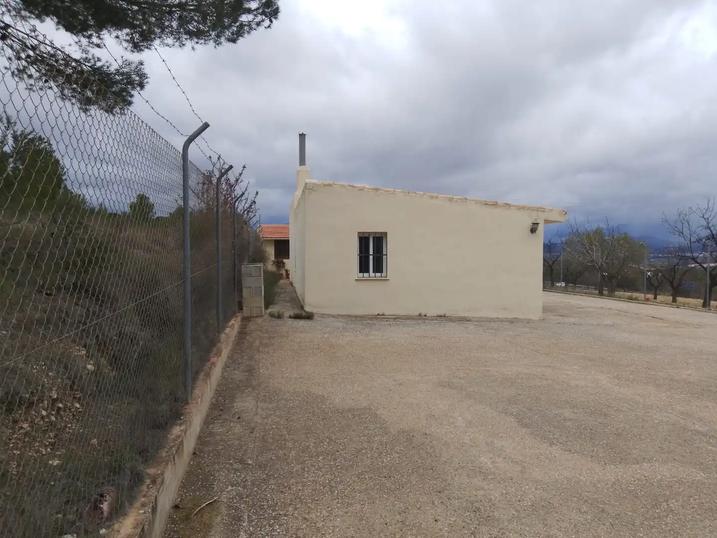 Vista exterior de Casa o xalet en venda en Tibi amb Jardí privat, Terrassa i Moblat