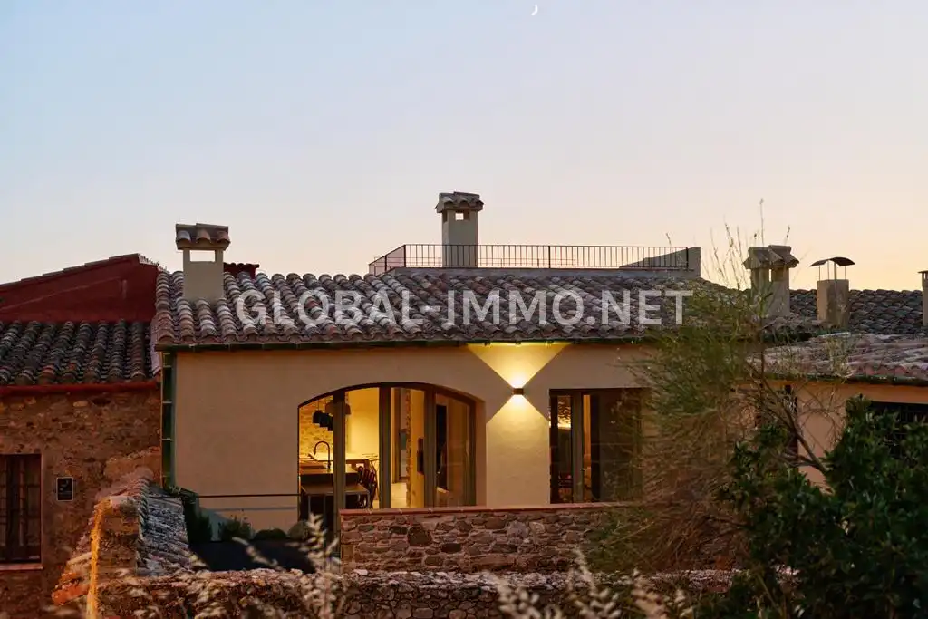 Villa mit Garten zum Verkauf in Carrer Pirineus