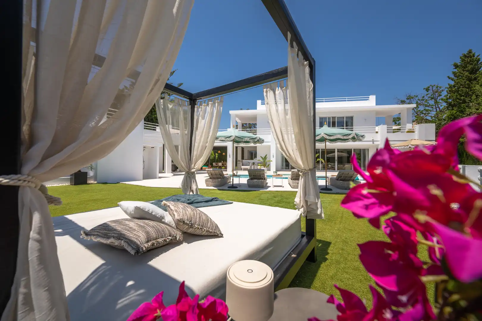Casa con piscina en venta en Nueva Andalucía