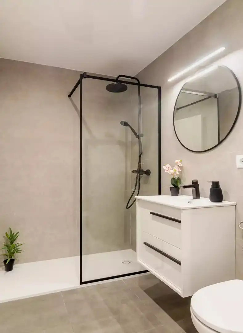 Bany de Apartament en venda en Empuriabrava amb Aire condicionat, Piscina i Moblat