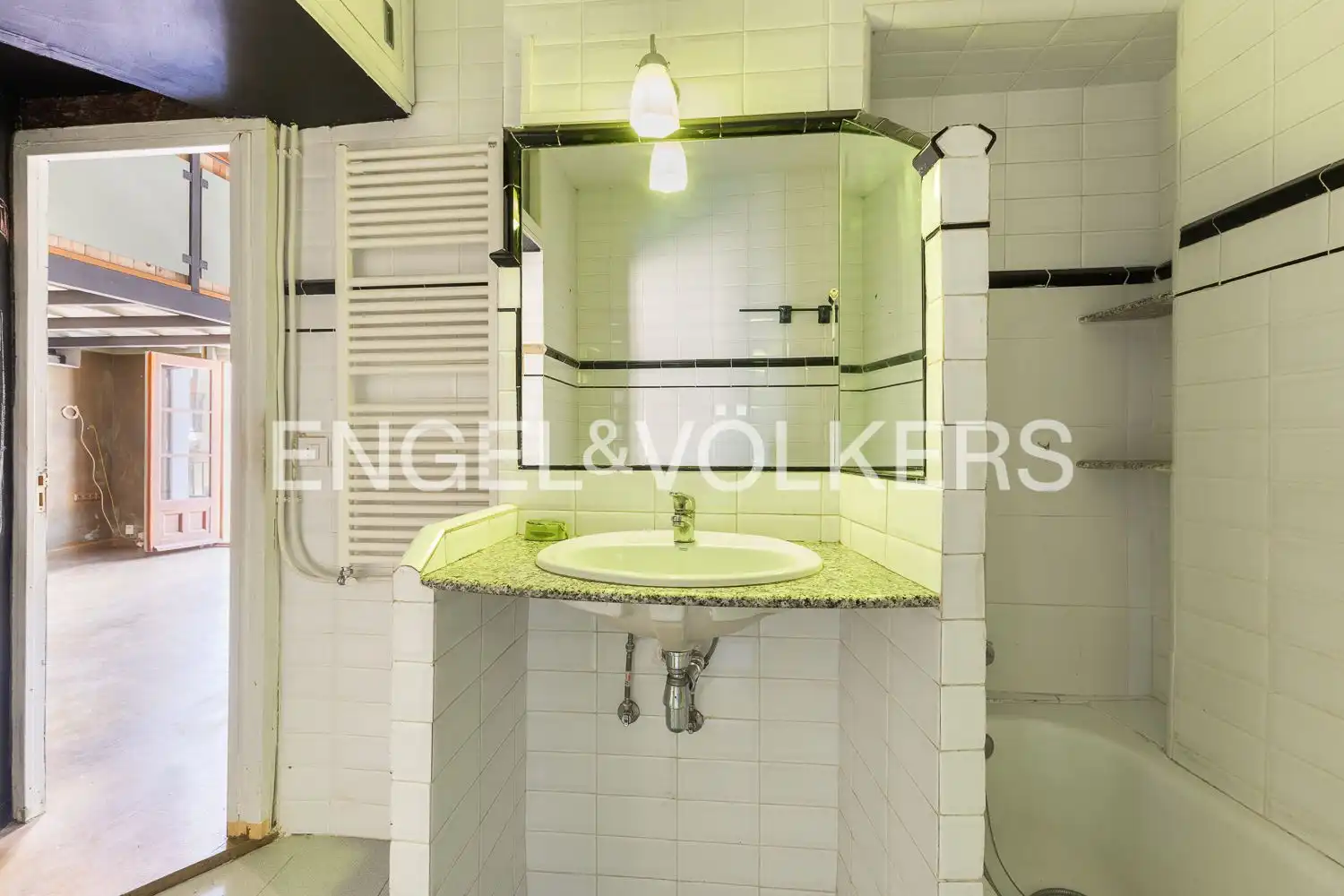 Bathroom of Flat for sale in Valencia  with Air Conditioner, Heating and Balcony