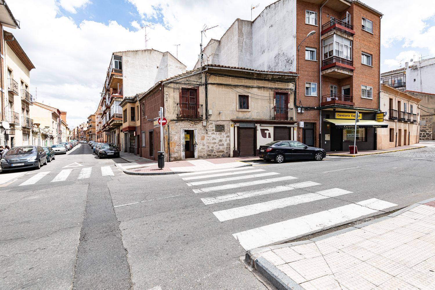 Vista exterior de Edifici en venda en Ávila Capital