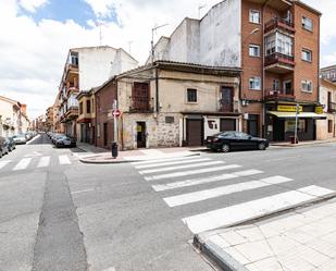 Vista exterior de Edifici en venda en Ávila Capital