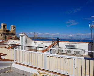 Vista exterior de Casa o xalet en venda en Alicante / Alacant amb Terrassa i Balcó