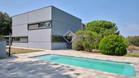 Vista exterior de Casa o xalet en venda en Vilanova del Vallès amb Terrassa, Piscina i Balcó