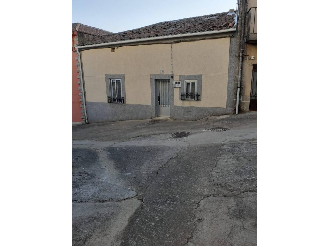 Exterior view of House or chalet for sale in Fuenteguinaldo  with Furnished