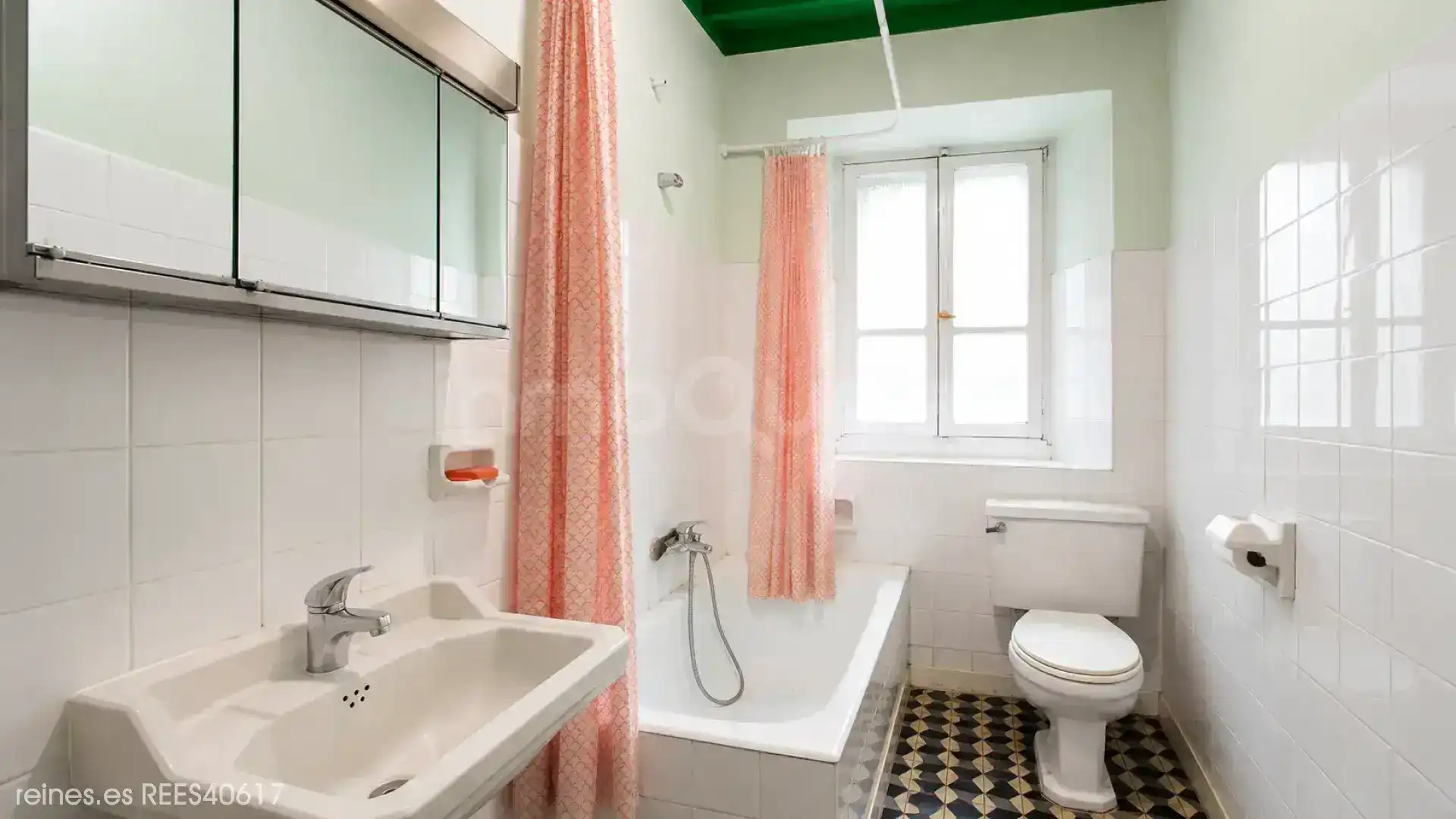 Bathroom of Houses for sale in A Pontenova    with Heating, Private garden and Terrace