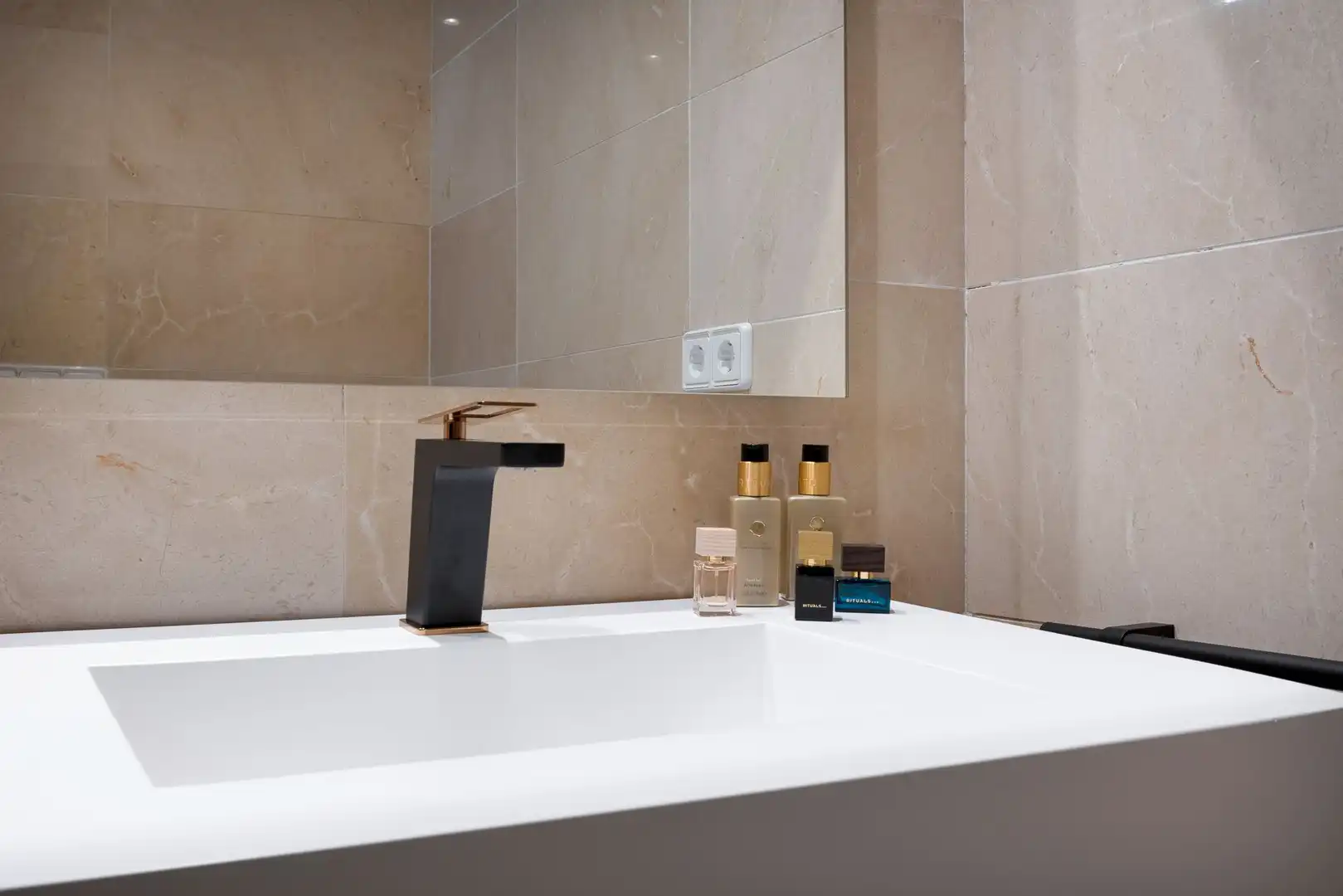 Badezimmer von Maisonette zur Miete in Benahavís mit Klimaanlage, Heizung und Privatgarten