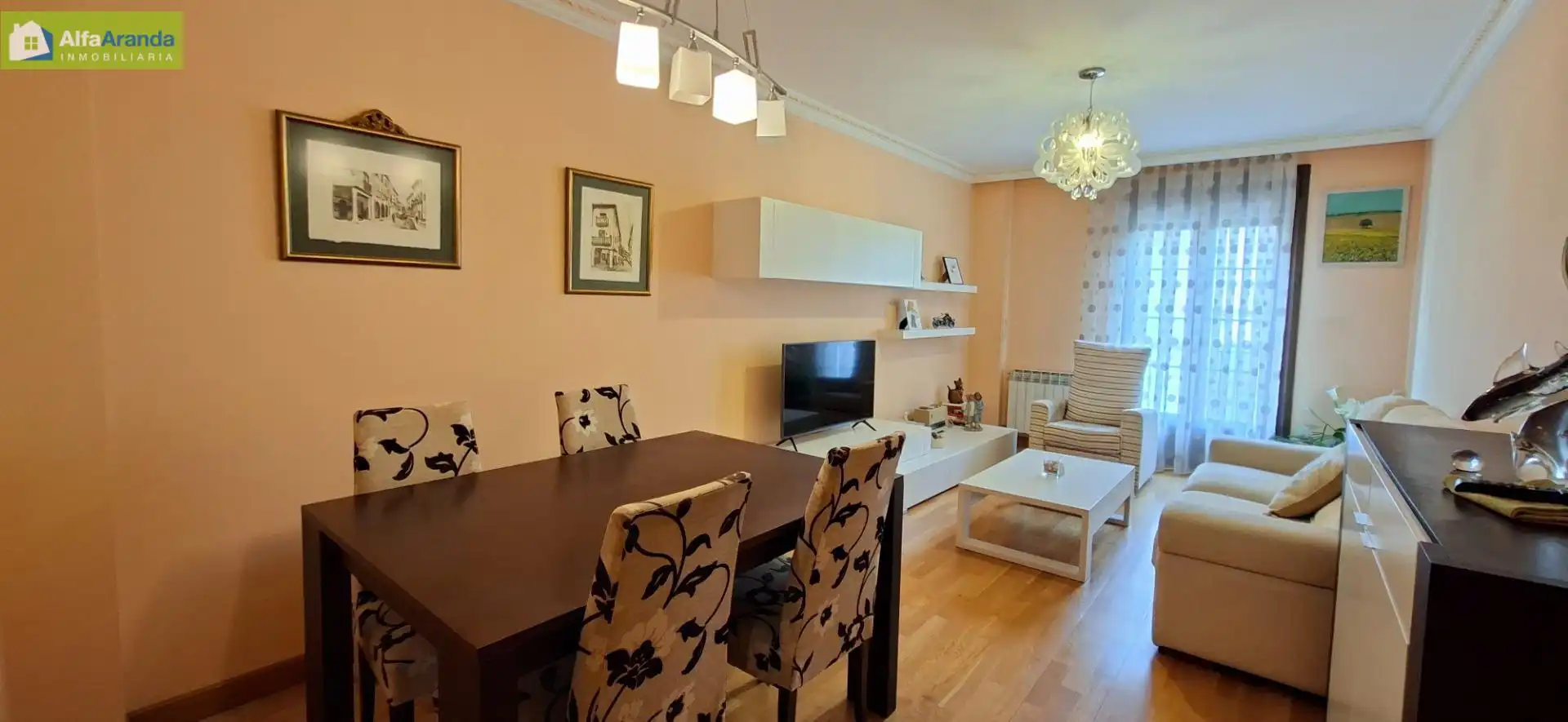 Sala de estar de Piso en venta en Aranda de Duero con Calefacción, Parquet y Trastero