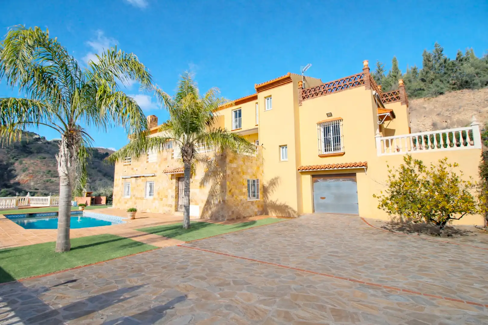 Vista exterior de Finca rústica en venda en Alozaina amb Aire condicionat, Calefacció i Jardí privat