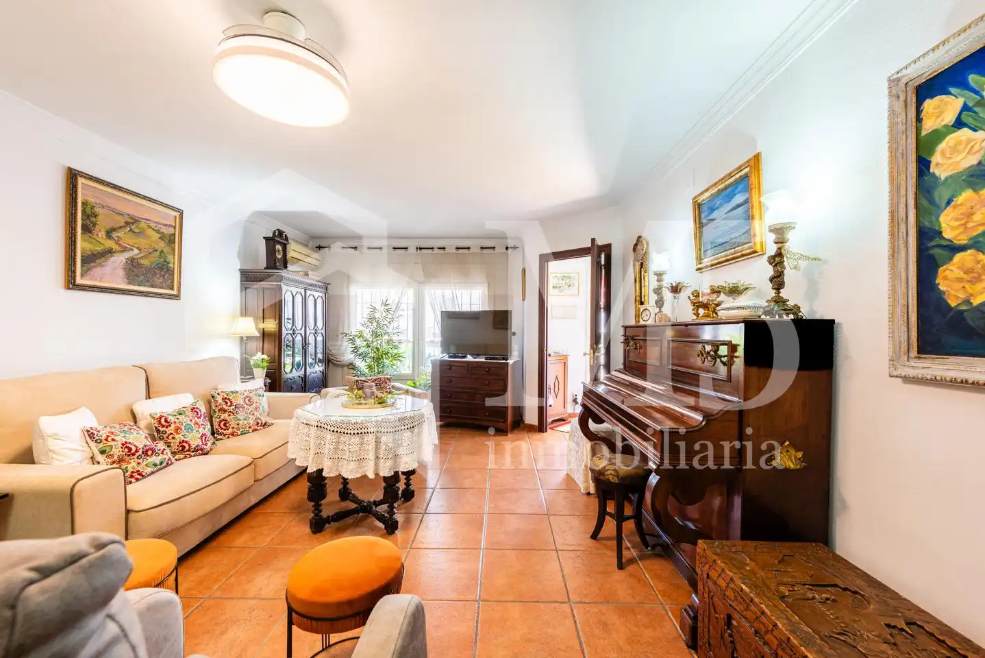Sala d'estar de Casa adosada en venda en Vélez-Málaga amb Aire condicionat, Calefacció i Jardí privat