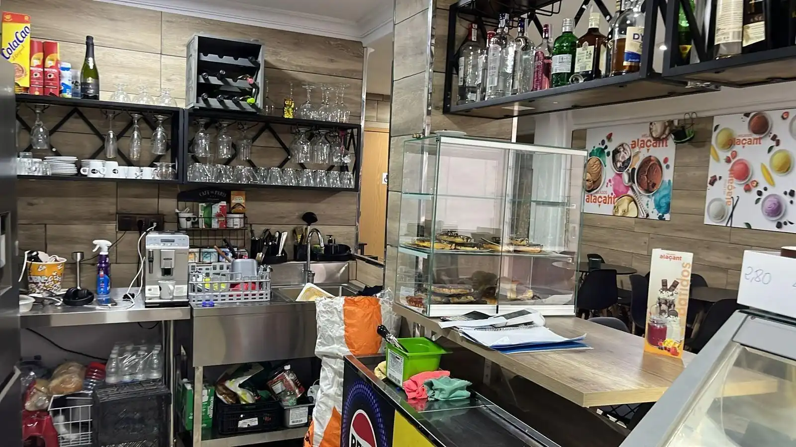 Local de alquiler en Antequera con Aire acondicionado y Amueblado