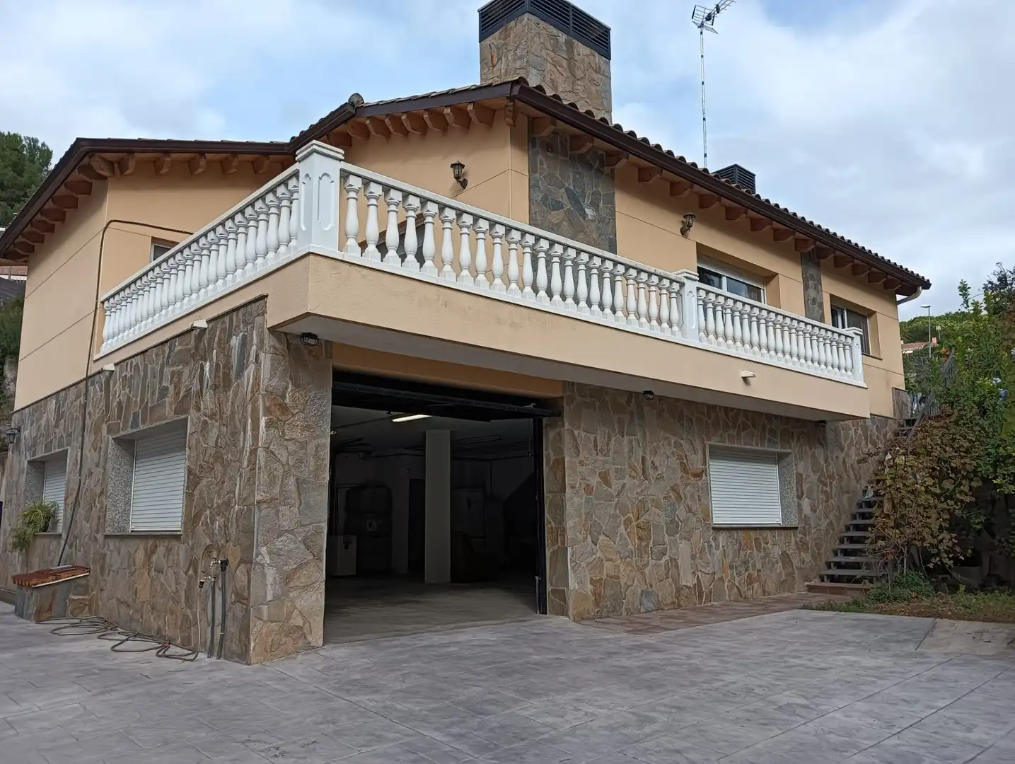 Exterior view of Houses for sale in Rubí  with Air Conditioner, Heating and Parquet flooring