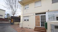 Vista exterior de Casa adosada en venda en Valdemorillo amb Calefacció