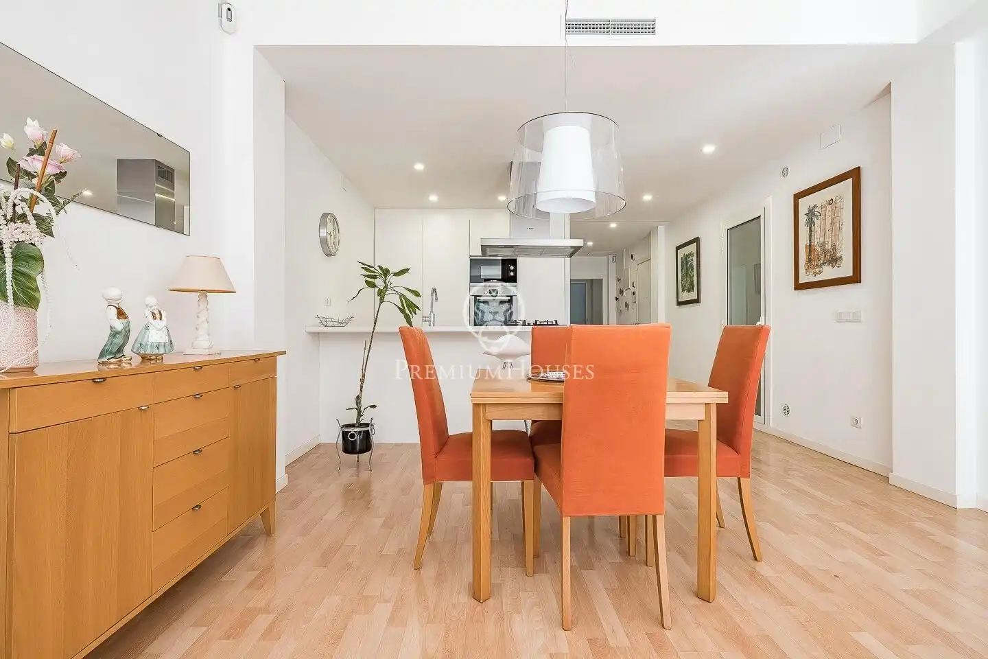 Menjador de Apartament en venda en Barcelona amb Aire condicionat, Calefacció i Terrassa