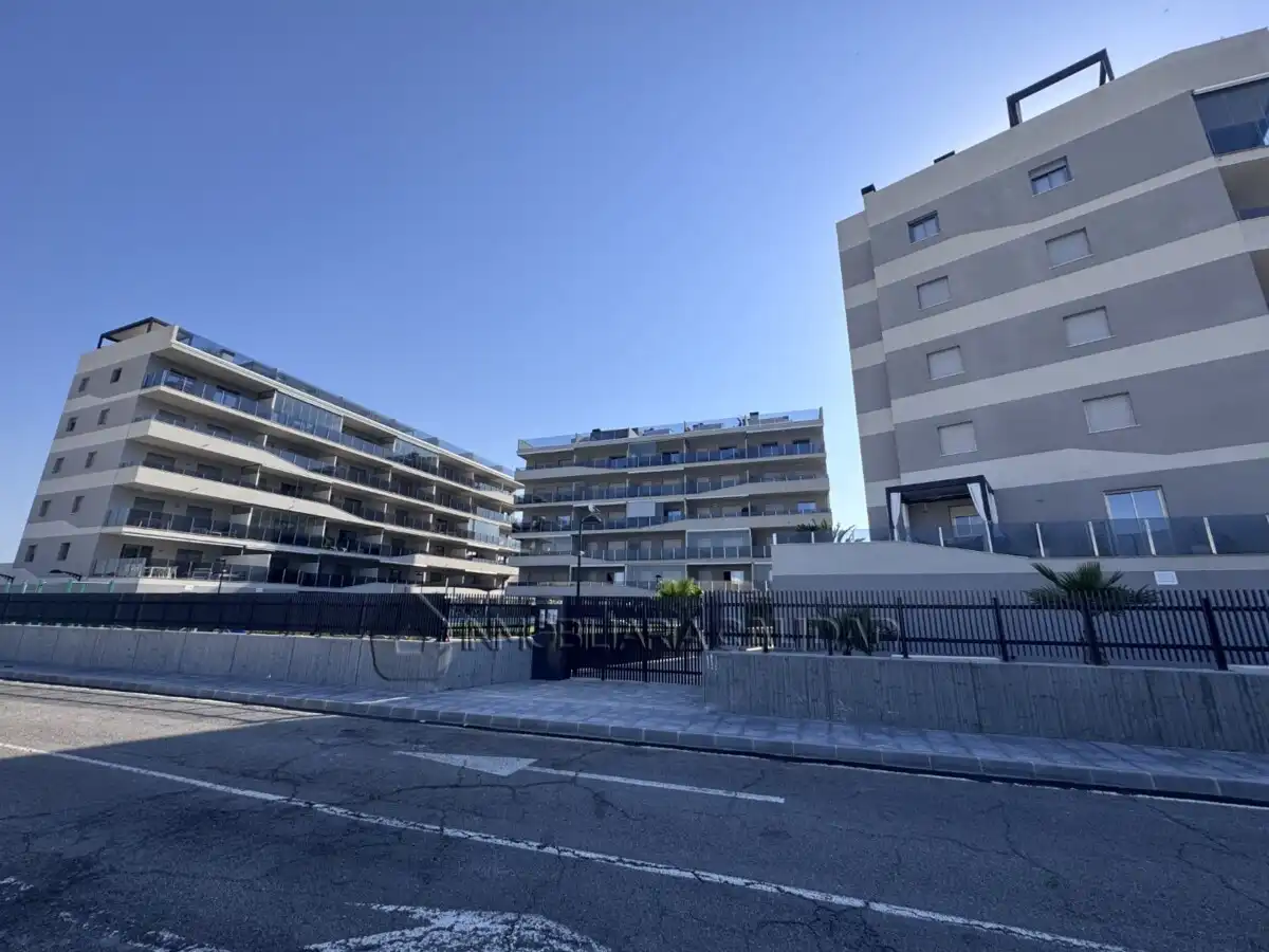 Vista exterior de Piso en venta en Santa Pola con Calefacción, Trastero y Piscina