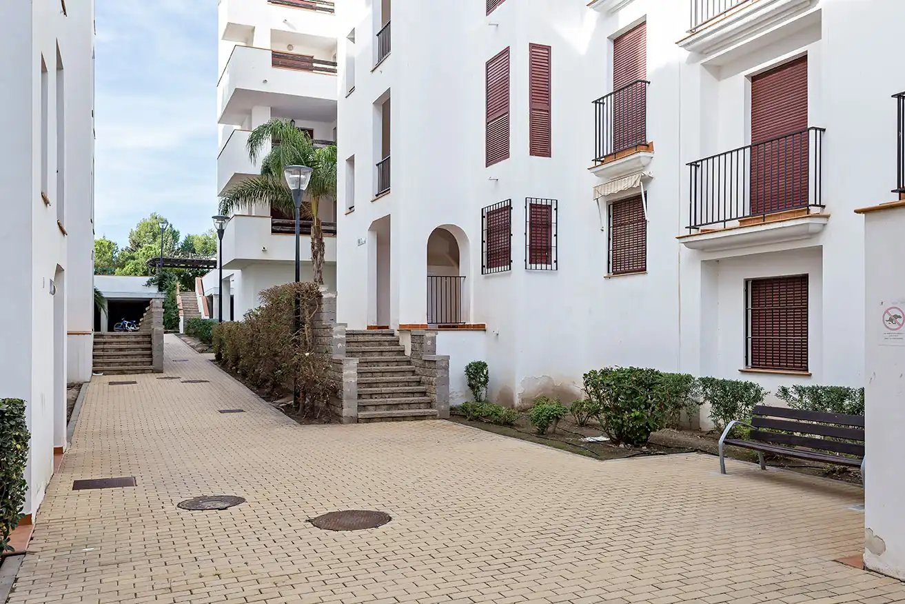 Exterior view of Ground floor for sale in Vera  with Air Conditioner, Terrace and Storage room