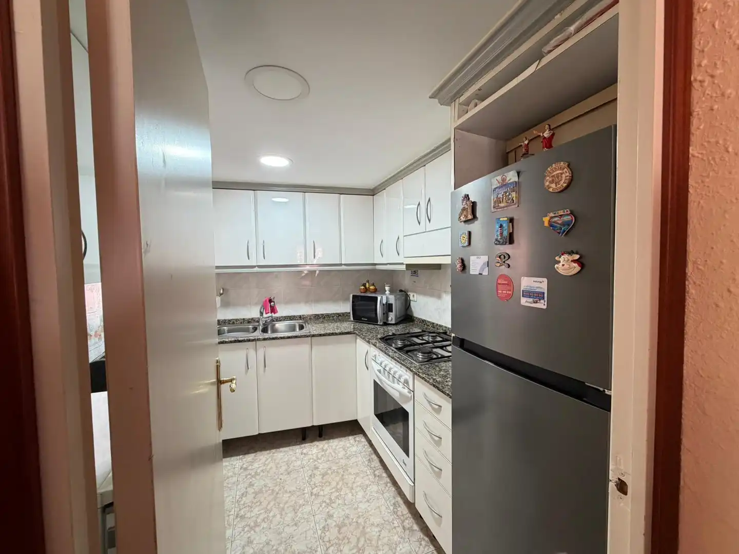 Cuina de Casa o xalet en venda en L'Hospitalet de Llobregat amb Terrassa