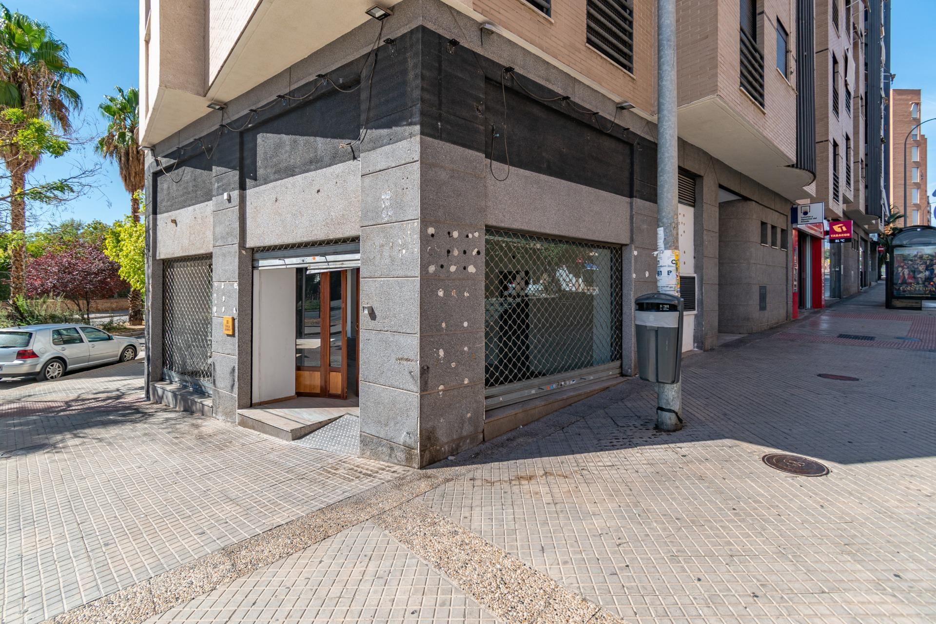 Exterior view of Premises for sale in  Granada Capital