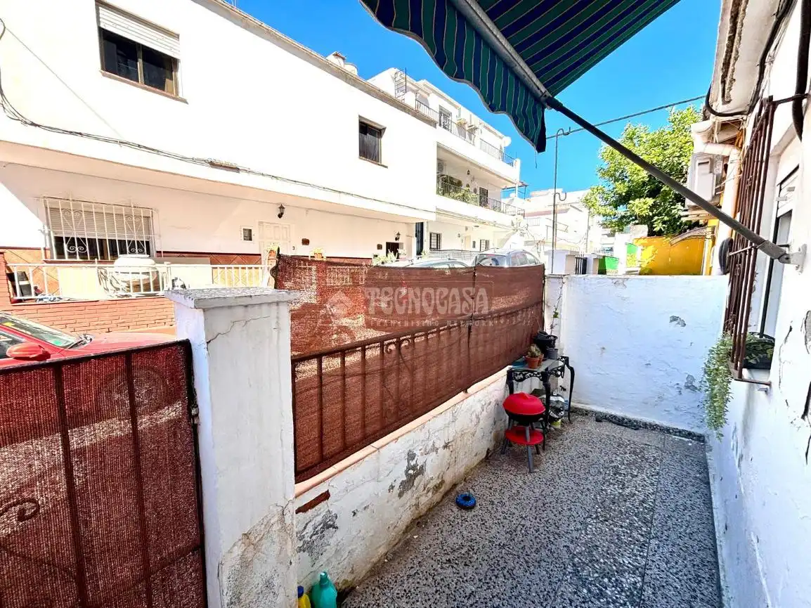 Vista exterior de Casa adosada en venda en Málaga amb Terrassa i Traster