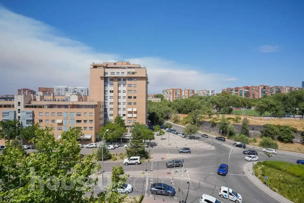 Vista exterior de Pis en venda en Madrid amb Aire condicionat, Calefacció i Terrassa