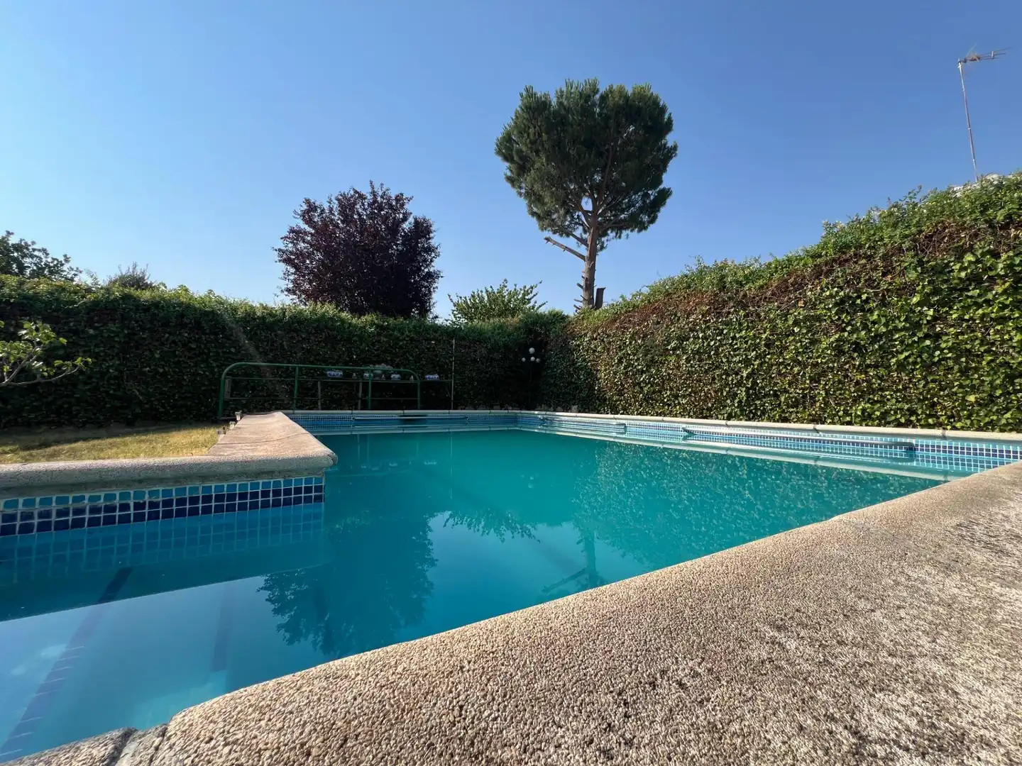 Swimming pool of Houses for sale in El Viso de San Juan  with Air Conditioner, Heating and Private garden