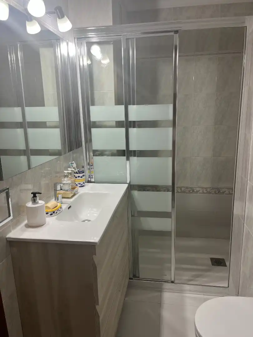 Badezimmer von Wohnung zur Miete in Málaga mit Möbliert, Ofen und Waschmaschine