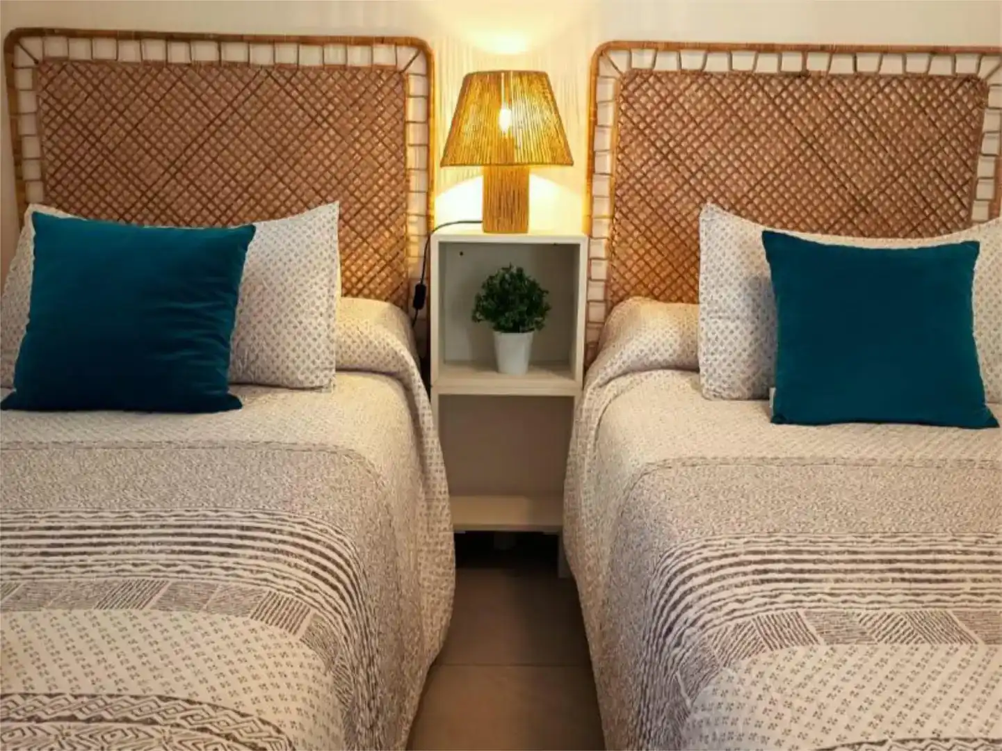 Bedroom of Flat for rent in Arona  with Air Conditioner, Private garden and Parquet flooring