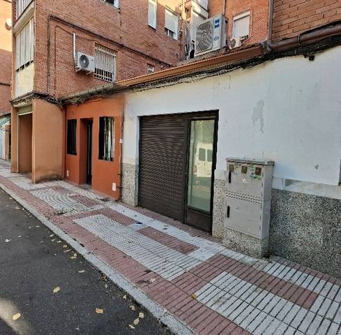 Local comercial en Venta en Avenida San Eloy en Canillejas