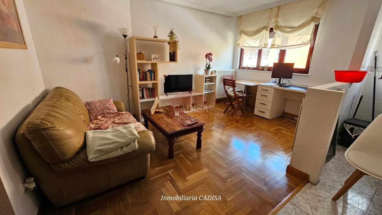 Living room of Apartment for sale in Salamanca Capital  with Heating, Storage room and Furnished