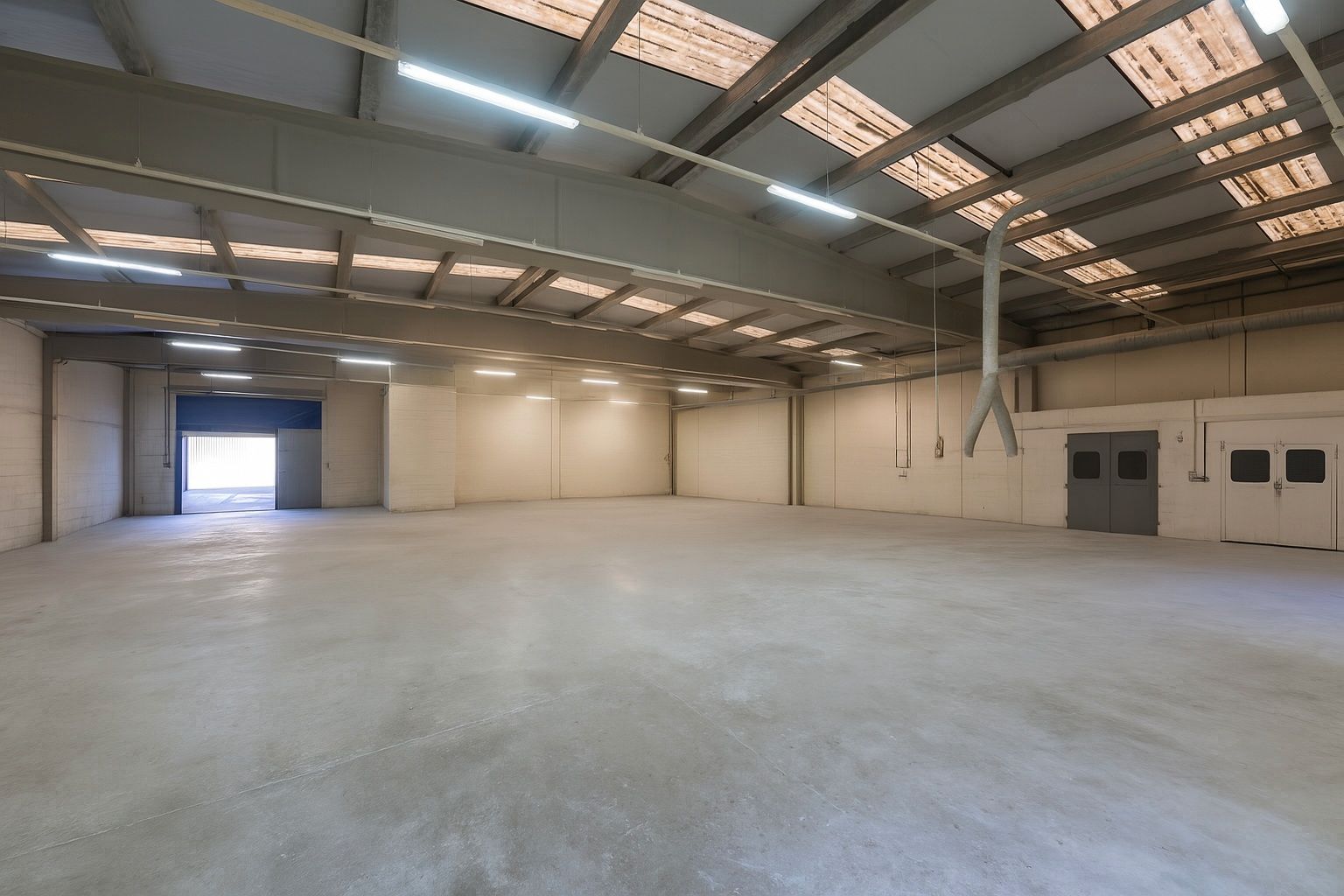 Nau industrial en venda en Girona Capital amb Calefacció i Alarma