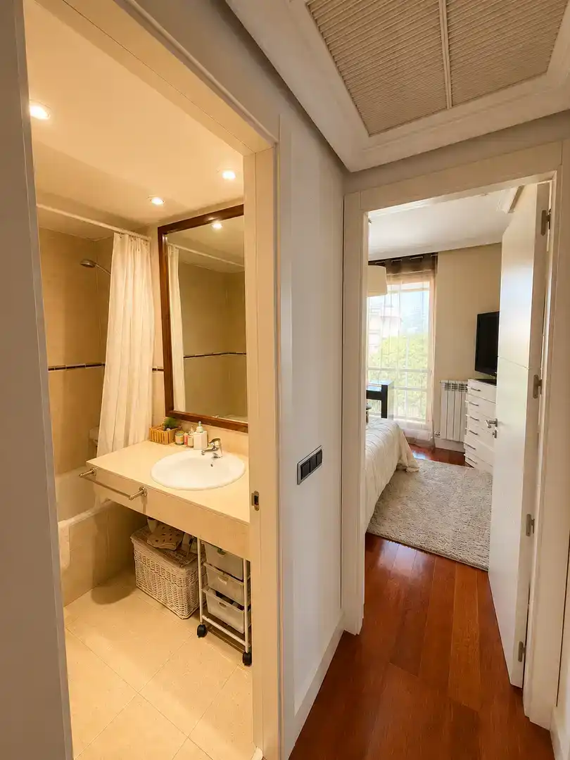 Bathroom of Flat for sale in Majadahonda  with Air Conditioner, Terrace and Swimming Pool