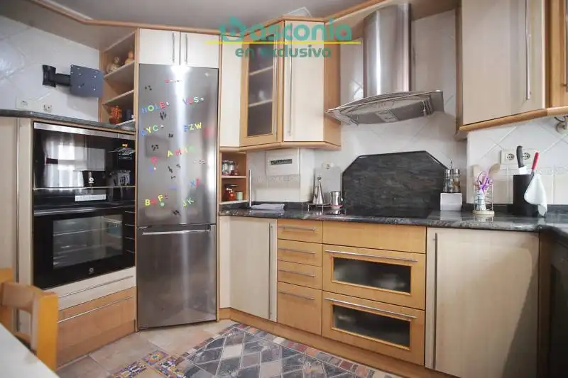 Cocina de Piso en venta en Basauri  con Calefacción, Amueblado y Balcón