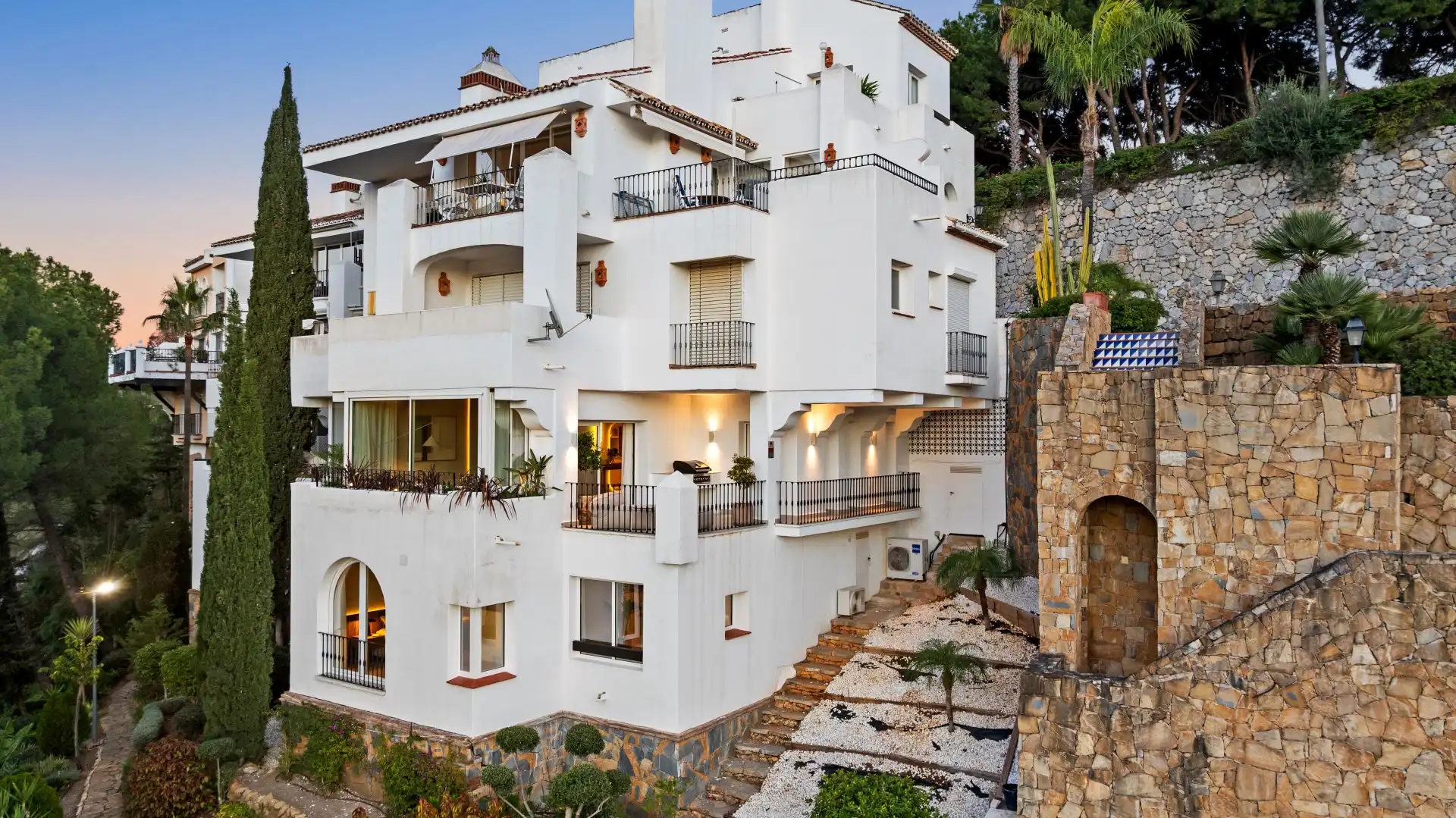 Exterior view of Apartments for sale in Benahavís  with Air Conditioner, Terrace and Swimming Pool