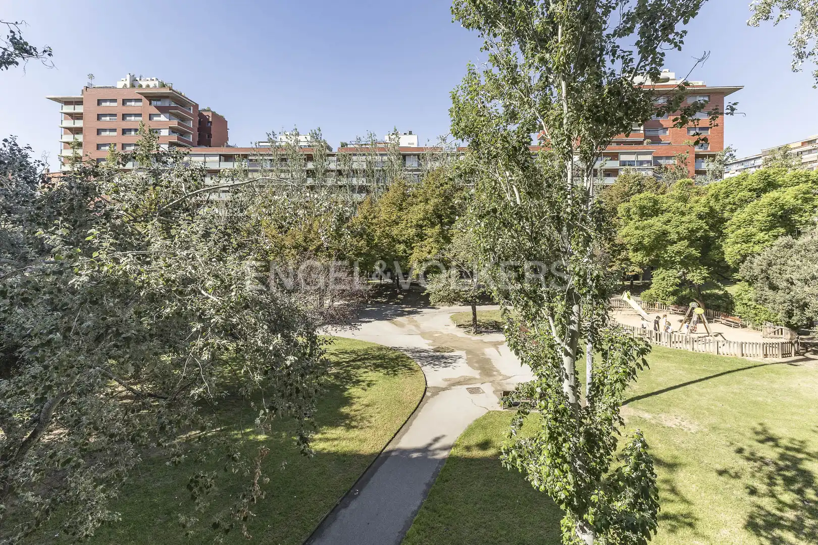 Vista exterior de Piso de alquiler en Barcelona con Aire acondicionado, Calefacción y Jardín privado