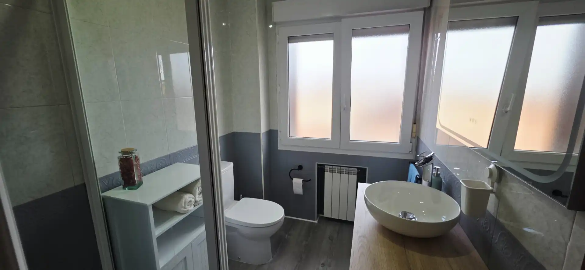 Bathroom of Flat for rent in Gijón   with Heating, Parquet flooring and Furnished