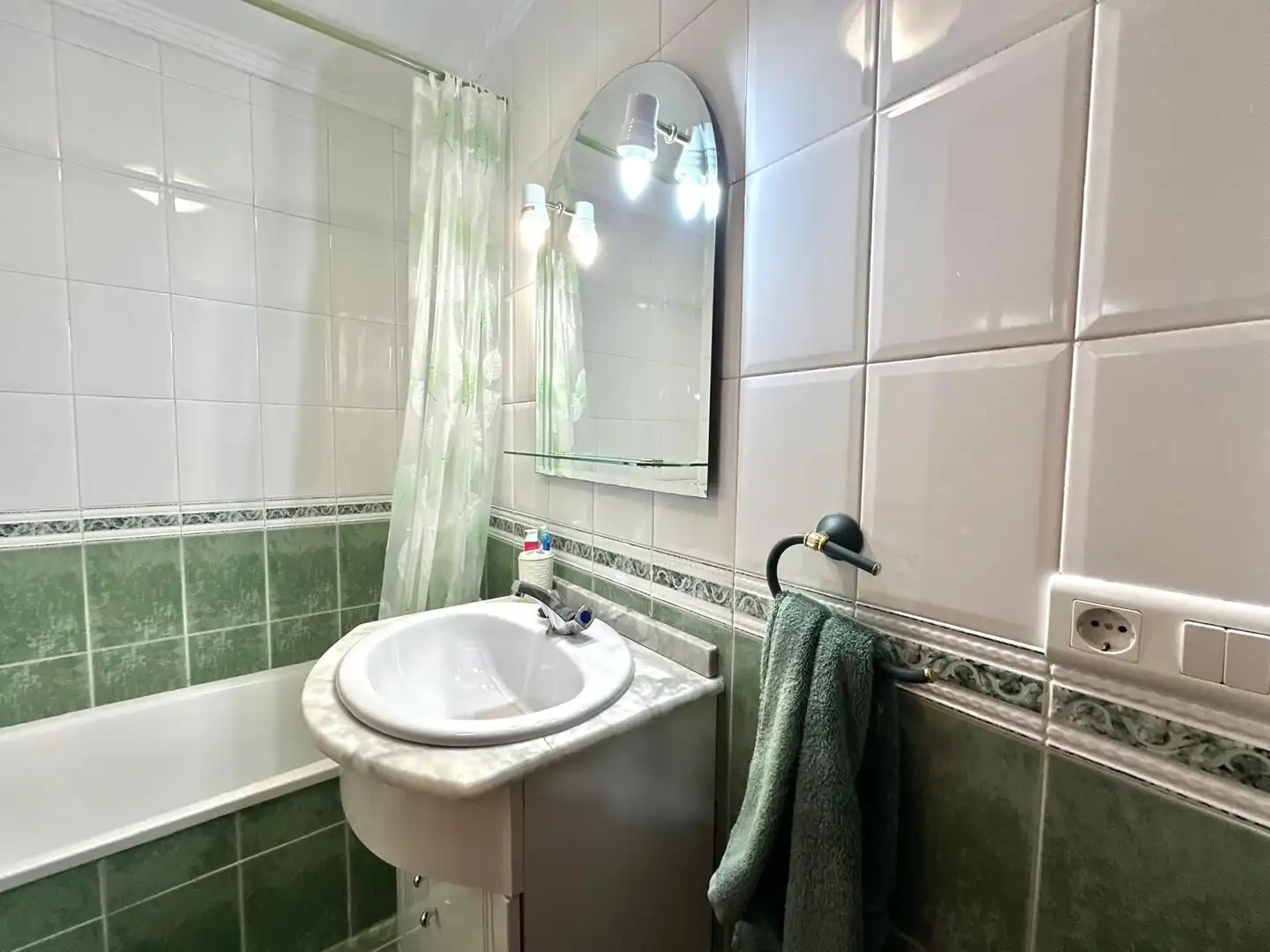 Bathroom of Flat for sale in Vélez-Málaga  with Air Conditioner, Heating and Terrace