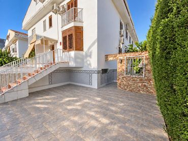 Casa amb jardí en venda a Oeste