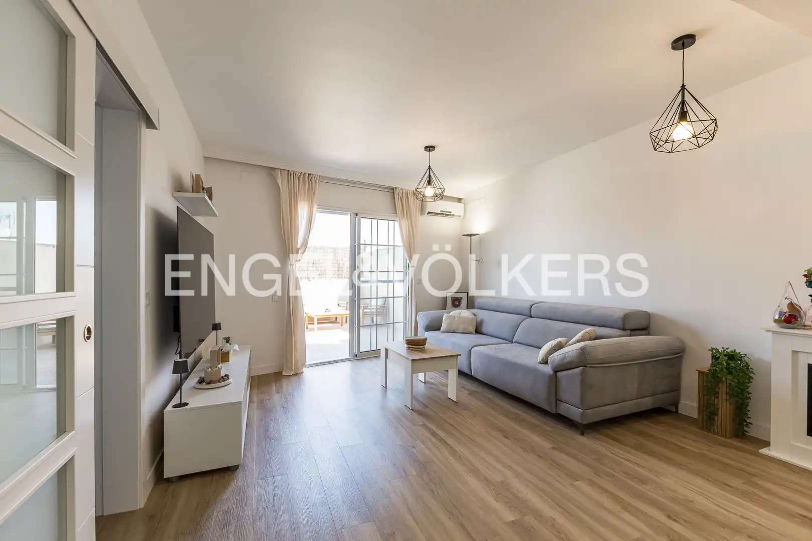 Sala de estar de Casa o chalet en venta en Vilanova i la Geltrú con Aire acondicionado, Calefacción y Terraza