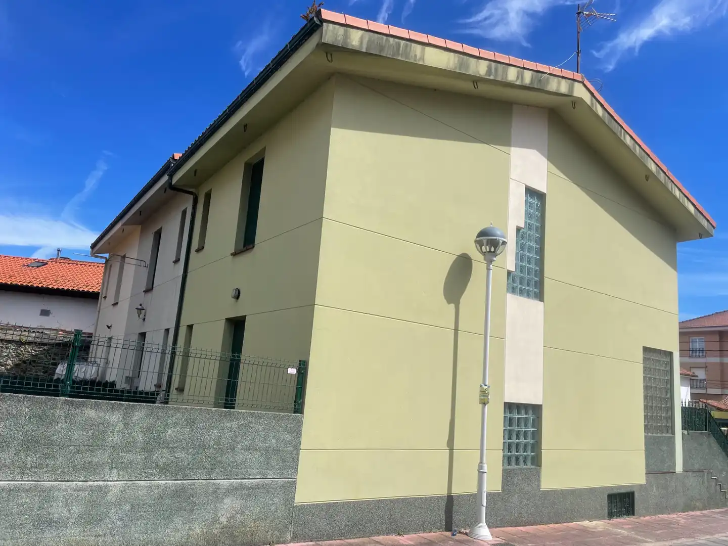 Vista exterior de Casa o chalet en venta en Soto del Barco con Calefacción, Jardín privado y Terraza
