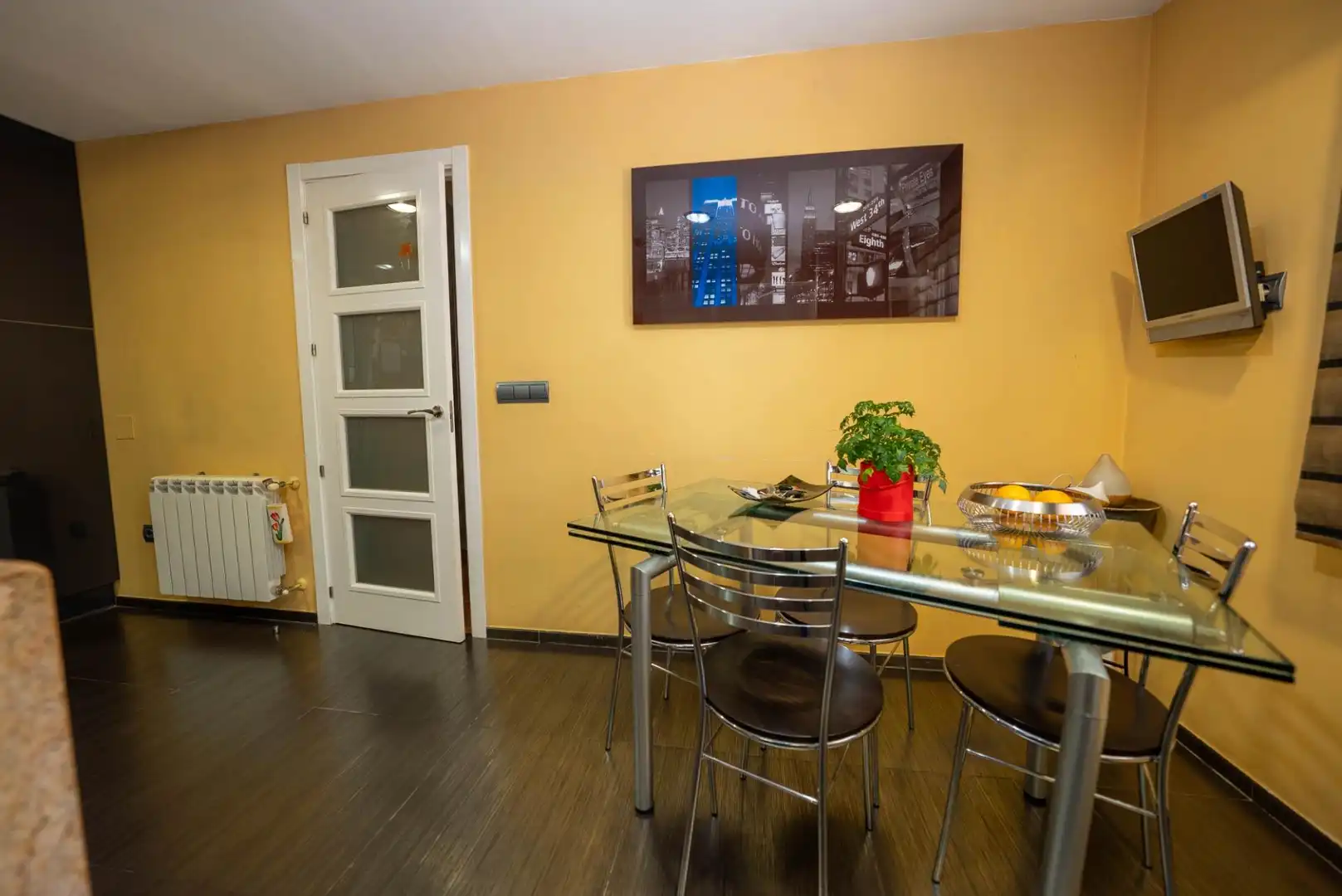 Comedor de Casa adosada en venta en Leganés con Aire acondicionado, Calefacción y Jardín privado