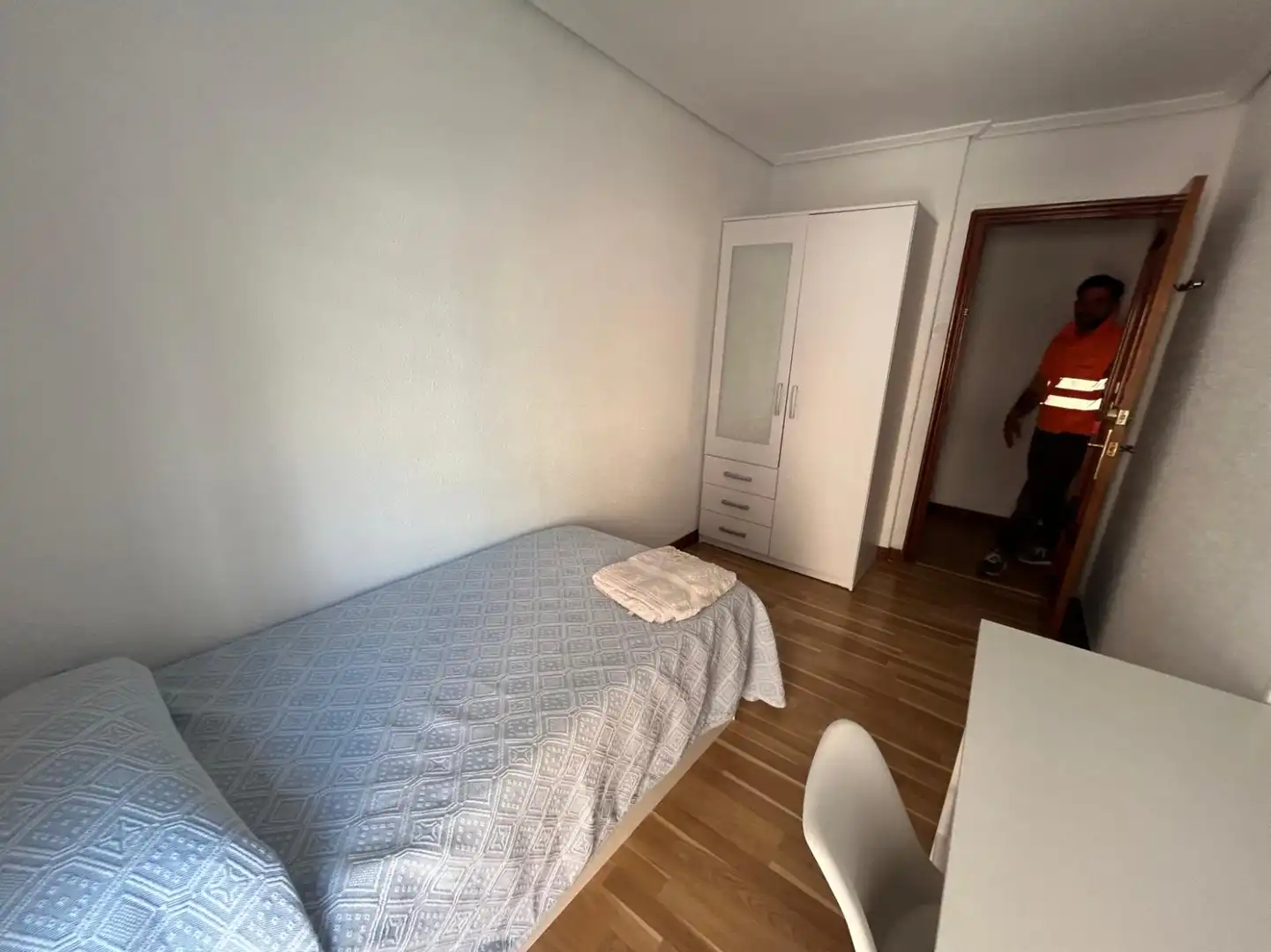 Schlafzimmer von Wohnung zur Miete in Santander mit Heizung und Möbliert
