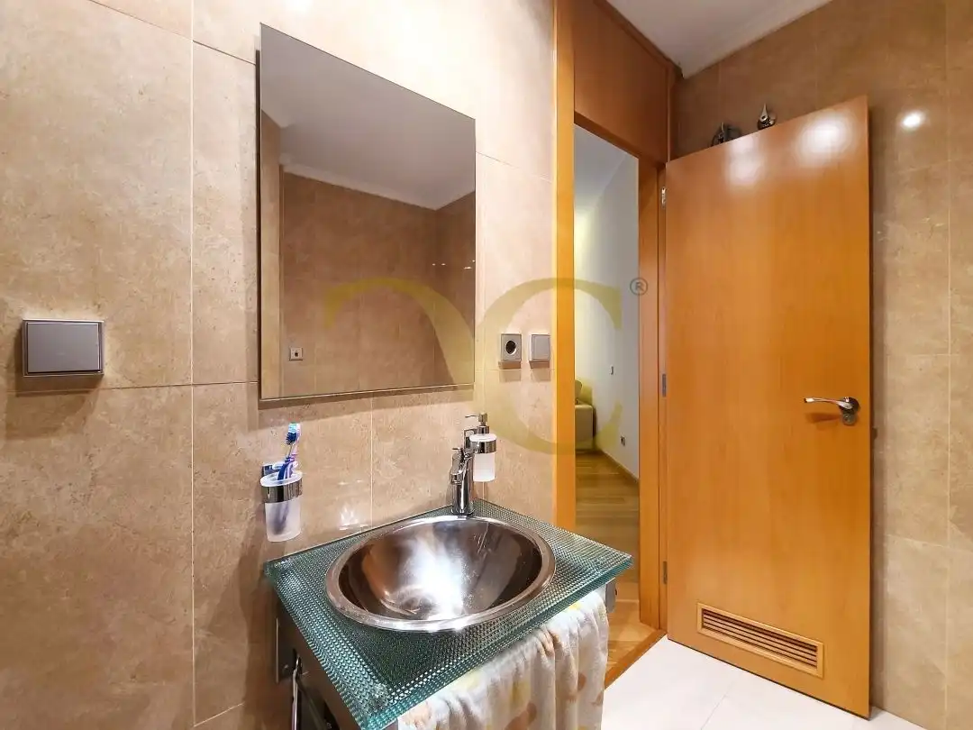 Bany de Apartament en venda en Gijón  amb Calefacció, Moblat i Balcó