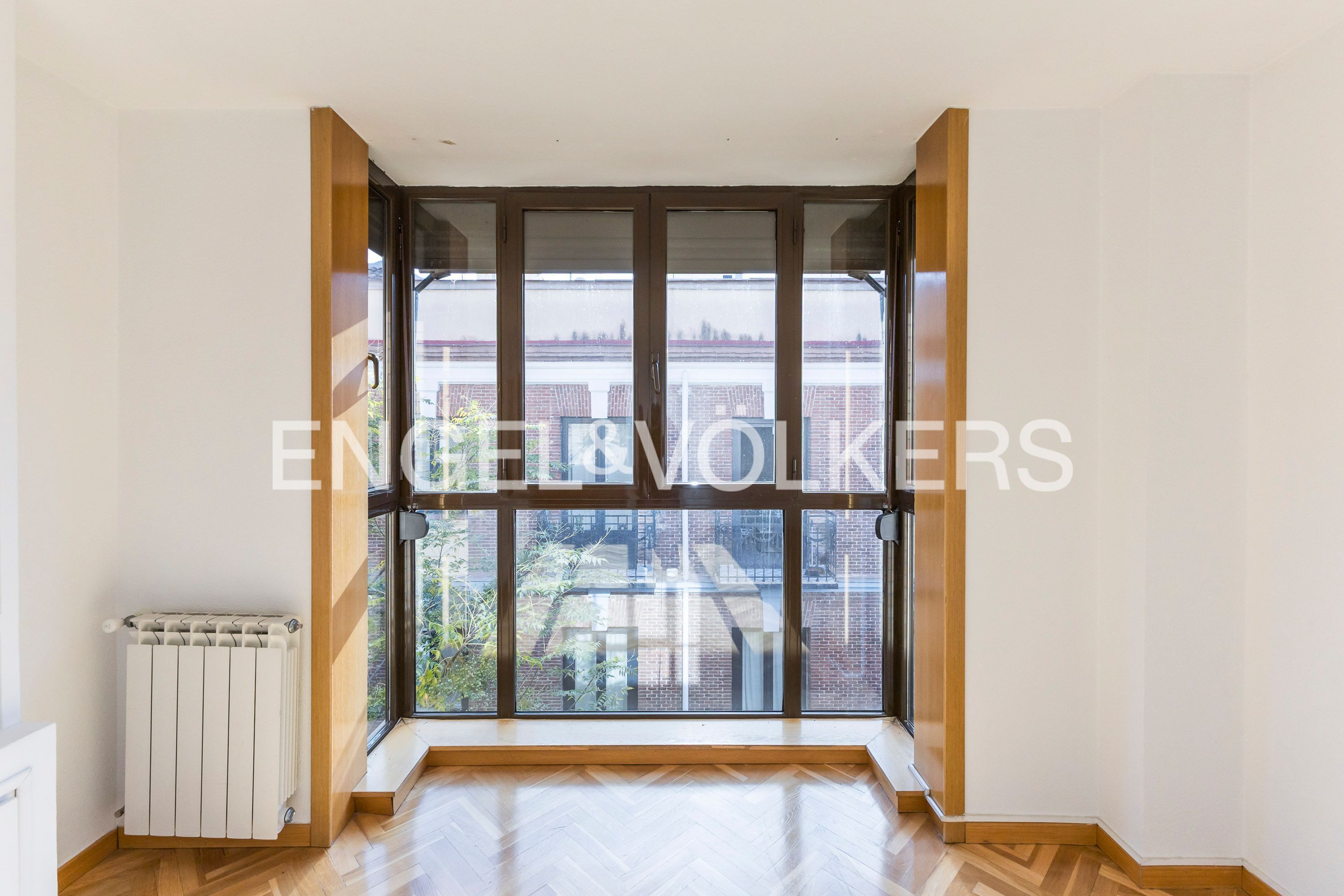 Vista exterior de Apartamento en venta en  Madrid Capital con Aire acondicionado, Calefacción y Parquet