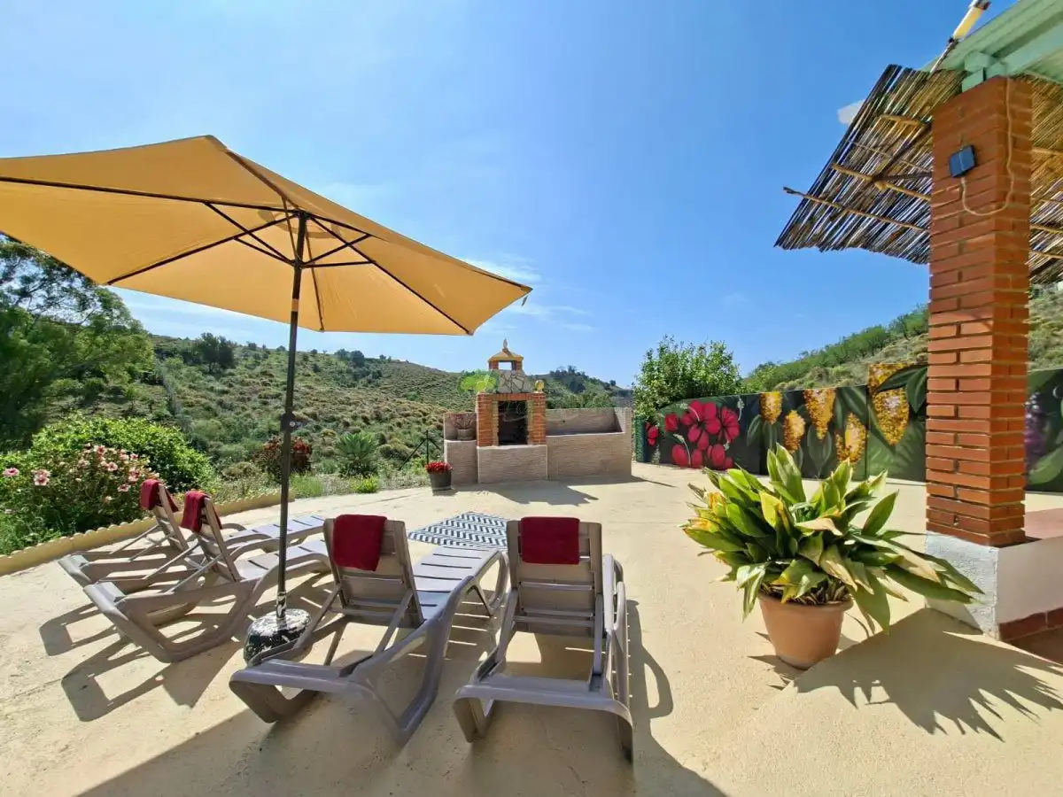 Terraza de Finca rústica en venta en Vélez-Málaga con Aire acondicionado, Jardín privado y Terraza