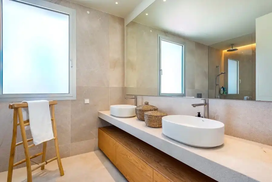Bathroom of Houses for sale in Calvià  with Air Conditioner, Heating and Private garden